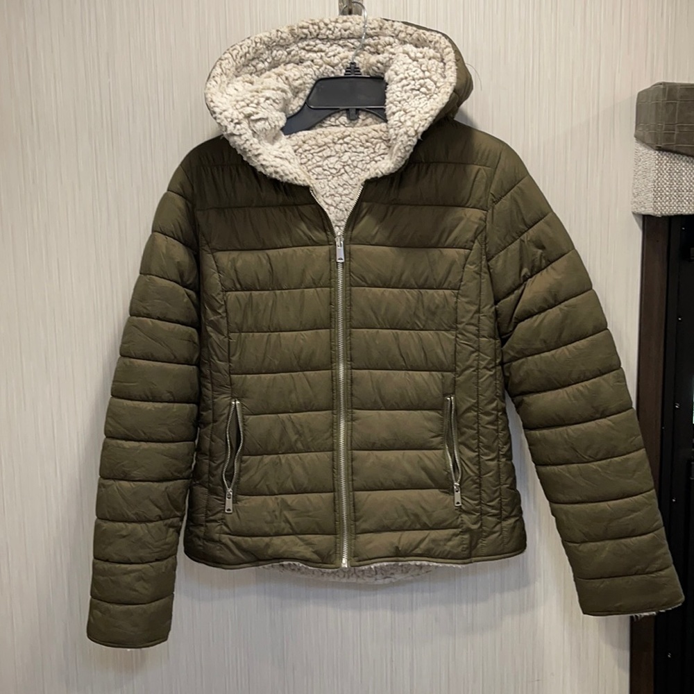 Reversible Sherpa jacket. GUC . Size S/M